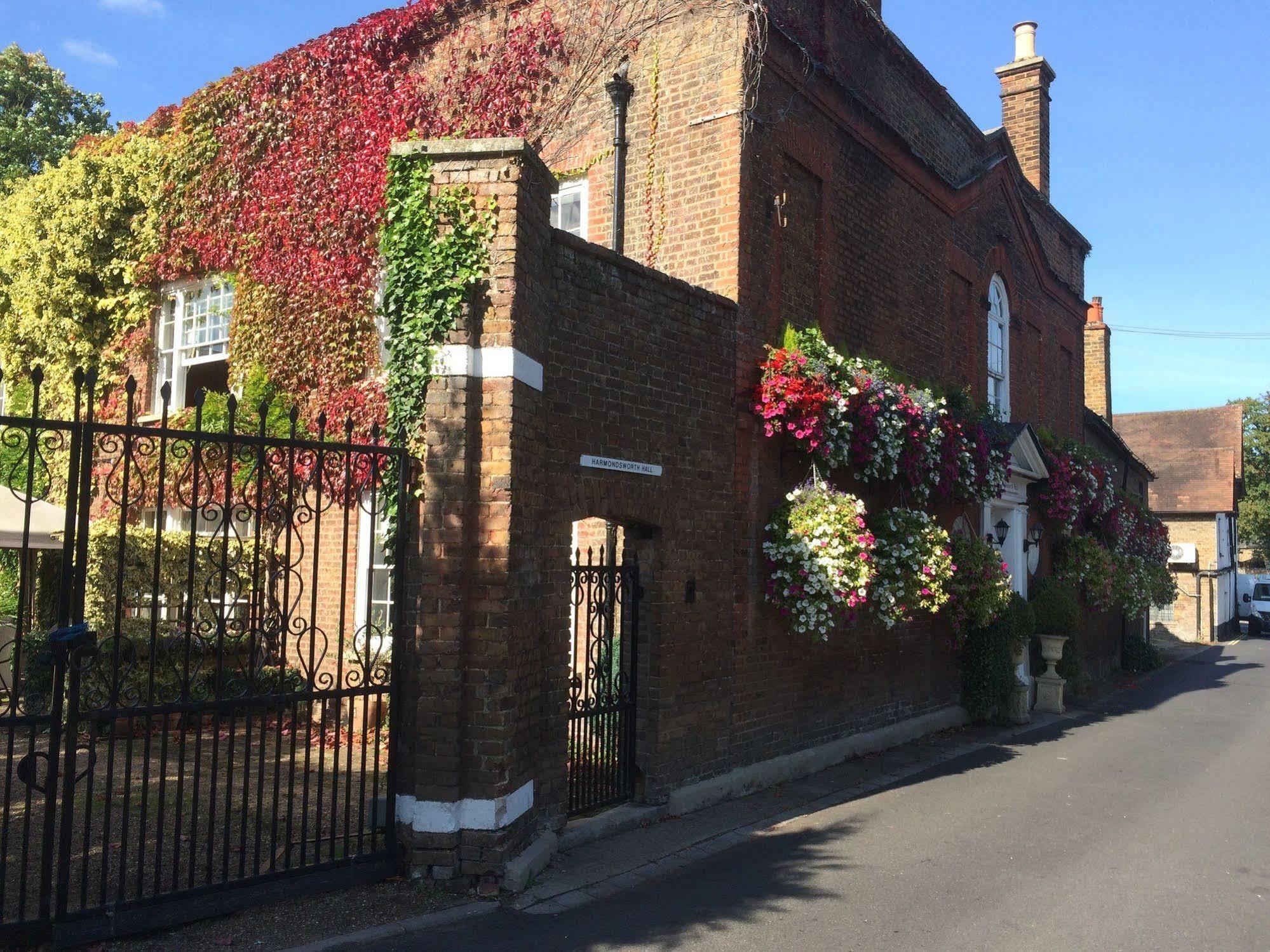 Harmondsworth Hall Guest House West Drayton  Dış mekan fotoğraf