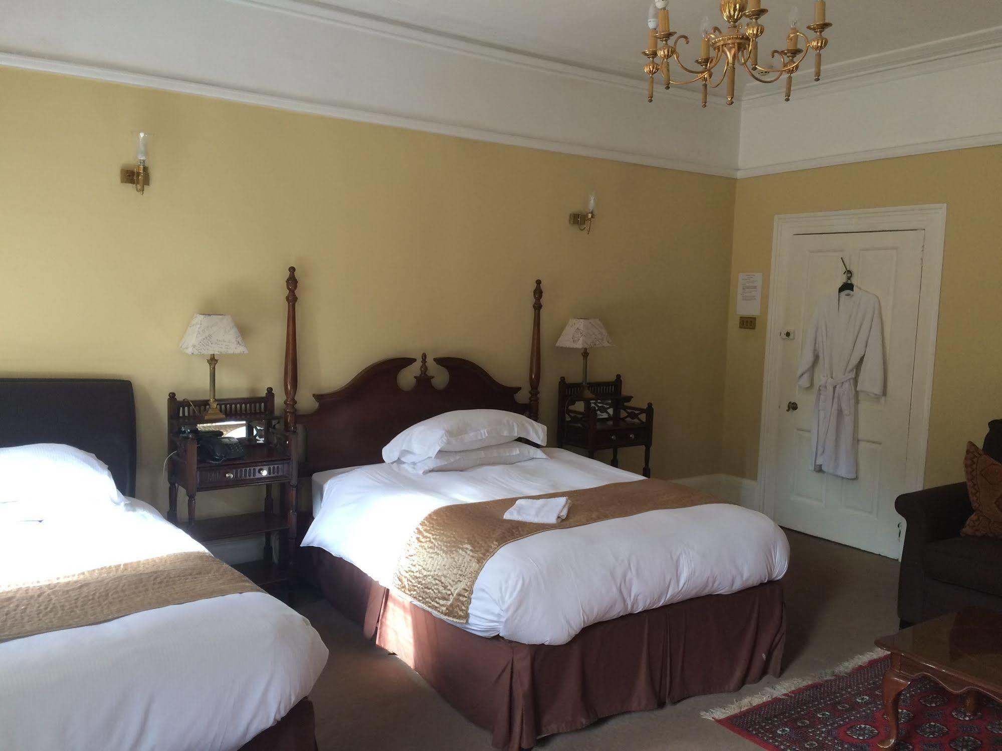 Harmondsworth Hall Guest House West Drayton  Dış mekan fotoğraf